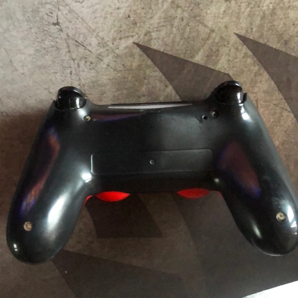 Red ps4 DualShock controller - Picture 2 of 2